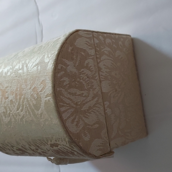 The Hope Chest 3 handmade Glass Angels inside of Music Box w/satin lining. - Picture 8 of 8